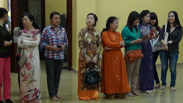 04 Các Phật tử trong 2 đạo tràng của Chùa Xá Lợi