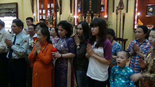 06 Các Phật tử trong 2 đạo tràng của Chùa Xá Lợi 3